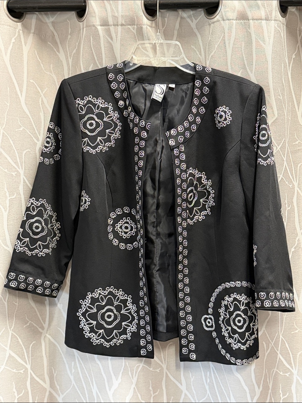 Silk Land Black Embroidered Open-Front Blazer Size M with 3/4 Sleeves